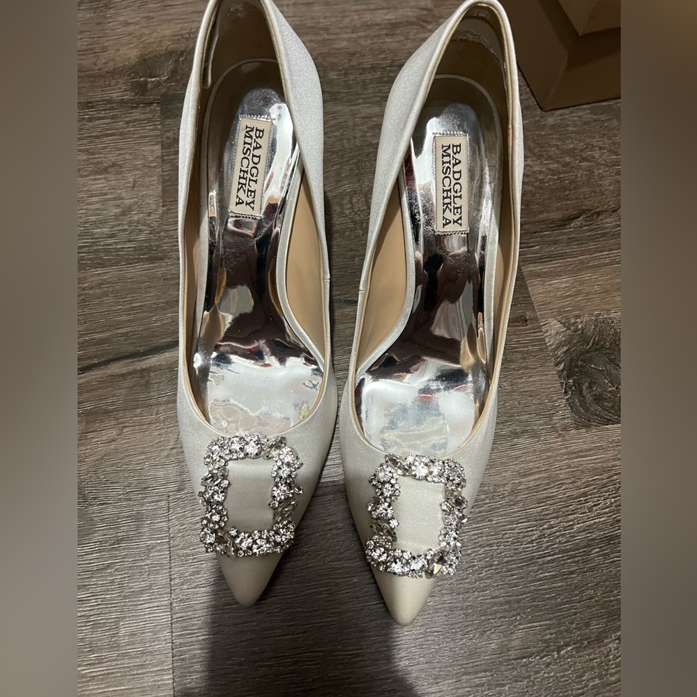 Badgley Mischka woman heels